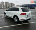 Белый Фольксваген Туарег, объемом двигателя 3 л и пробегом 204 тыс. км за 16800 $, фото 16 на Automoto.ua