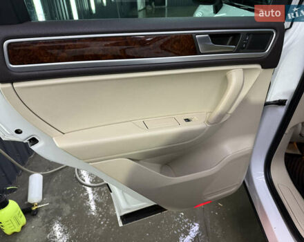 Белый Фольксваген Туарег, объемом двигателя 2.97 л и пробегом 370 тыс. км за 15499 $, фото 12 на Automoto.ua