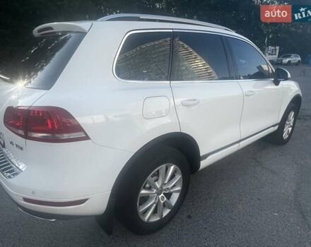 Белый Фольксваген Туарег, объемом двигателя 2.97 л и пробегом 244 тыс. км за 17000 $, фото 5 на Automoto.ua
