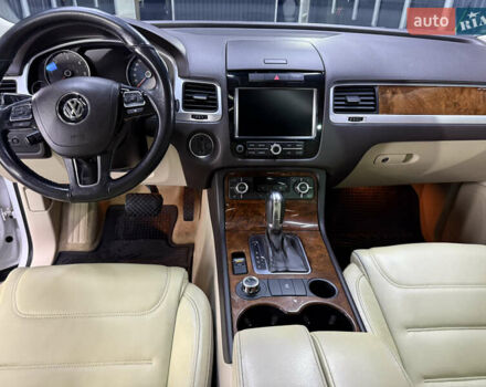Белый Фольксваген Туарег, объемом двигателя 2.97 л и пробегом 370 тыс. км за 15499 $, фото 19 на Automoto.ua