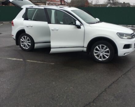 Белый Фольксваген Туарег, объемом двигателя 3 л и пробегом 330 тыс. км за 18000 $, фото 1 на Automoto.ua