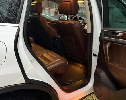 Белый Фольксваген Туарег, объемом двигателя 2.97 л и пробегом 246 тыс. км за 20800 $, фото 17 на Automoto.ua