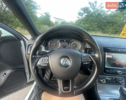 Белый Фольксваген Туарег, объемом двигателя 2.97 л и пробегом 242 тыс. км за 19999 $, фото 25 на Automoto.ua