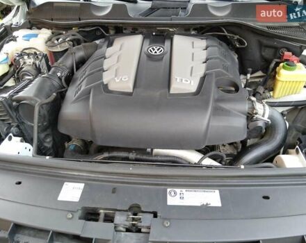 Білий Фольксваген Туарег, об'ємом двигуна 2.97 л та пробігом 183 тис. км за 17900 $, фото 6 на Automoto.ua