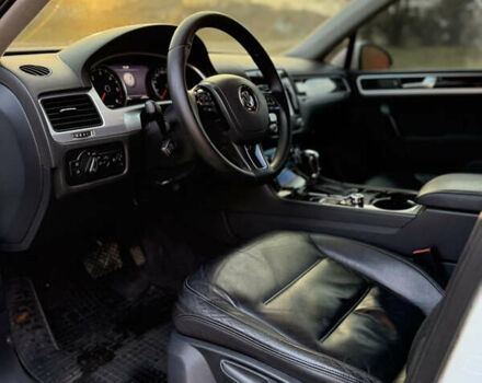 Белый Фольксваген Туарег, объемом двигателя 2.97 л и пробегом 230 тыс. км за 16800 $, фото 9 на Automoto.ua