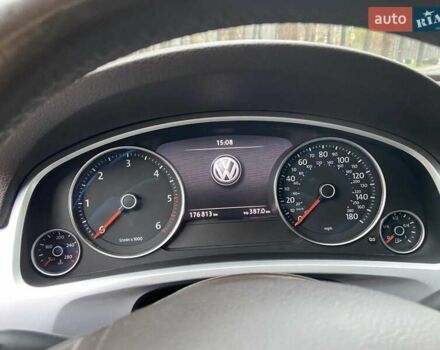 Белый Фольксваген Туарег, объемом двигателя 3 л и пробегом 176 тыс. км за 20000 $, фото 10 на Automoto.ua