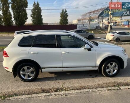 Белый Фольксваген Туарег, объемом двигателя 2.46 л и пробегом 169 тыс. км за 25555 $, фото 11 на Automoto.ua