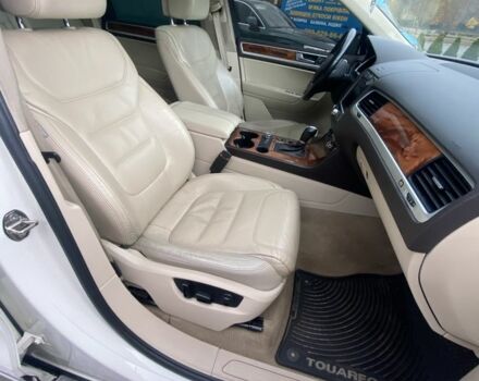 Белый Фольксваген Туарег, объемом двигателя 3 л и пробегом 225 тыс. км за 17900 $, фото 6 на Automoto.ua