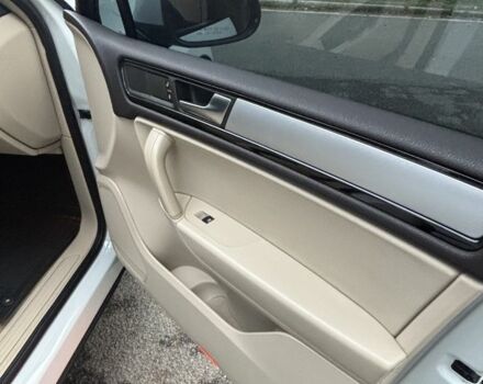 Белый Фольксваген Туарег, объемом двигателя 2.97 л и пробегом 237 тыс. км за 16300 $, фото 11 на Automoto.ua