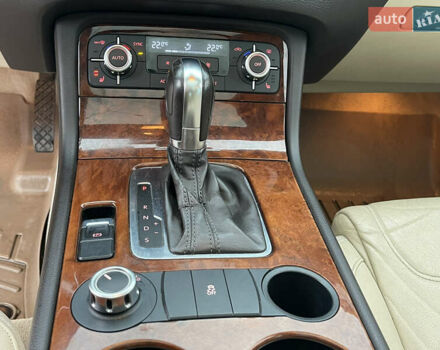 Білий Фольксваген Туарег, об'ємом двигуна 3 л та пробігом 123 тис. км за 17300 $, фото 32 на Automoto.ua