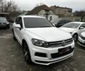 Белый Фольксваген Туарег, объемом двигателя 3 л и пробегом 258 тыс. км за 16999 $, фото 1 на Automoto.ua