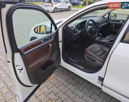 Белый Фольксваген Туарег, объемом двигателя 2.97 л и пробегом 290 тыс. км за 17500 $, фото 13 на Automoto.ua