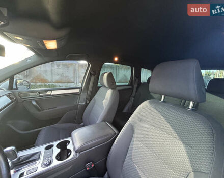 Белый Фольксваген Туарег, объемом двигателя 2.97 л и пробегом 245 тыс. км за 20000 $, фото 12 на Automoto.ua