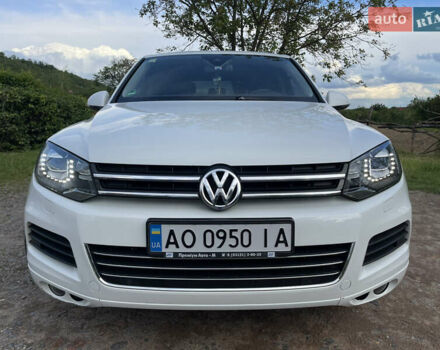 Белый Фольксваген Туарег, объемом двигателя 2.97 л и пробегом 257 тыс. км за 21000 $, фото 2 на Automoto.ua