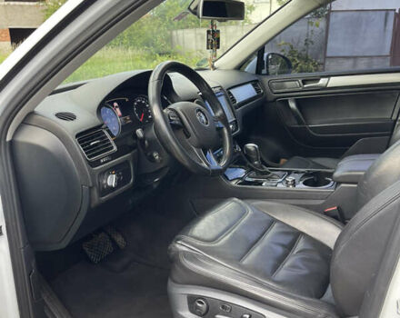 Белый Фольксваген Туарег, объемом двигателя 2.97 л и пробегом 257 тыс. км за 21000 $, фото 14 на Automoto.ua