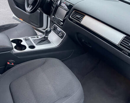 Білий Фольксваген Туарег, об'ємом двигуна 2.97 л та пробігом 130 тис. км за 21300 $, фото 45 на Automoto.ua