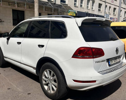 Білий Фольксваген Туарег, об'ємом двигуна 2.97 л та пробігом 264 тис. км за 19000 $, фото 2 на Automoto.ua