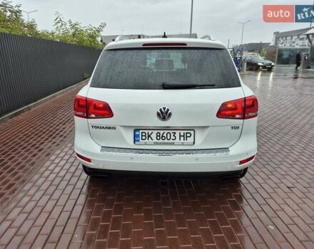 Белый Фольксваген Туарег, объемом двигателя 2.97 л и пробегом 182 тыс. км за 17700 $, фото 2 на Automoto.ua