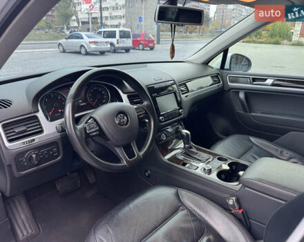 Белый Фольксваген Туарег, объемом двигателя 2.97 л и пробегом 209 тыс. км за 20500 $, фото 8 на Automoto.ua