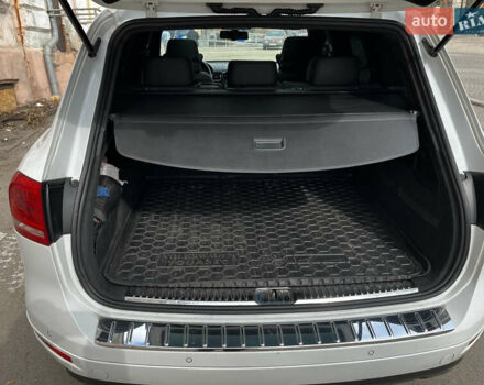 Білий Фольксваген Туарег, об'ємом двигуна 2.97 л та пробігом 307 тис. км за 18200 $, фото 15 на Automoto.ua