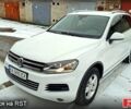 Белый Фольксваген Туарег, объемом двигателя 3 л и пробегом 231 тыс. км за 19999 $, фото 1 на Automoto.ua