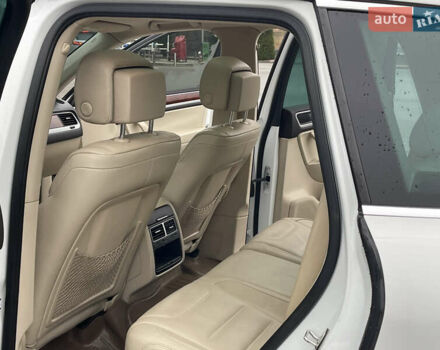 Білий Фольксваген Туарег, об'ємом двигуна 3 л та пробігом 123 тис. км за 17300 $, фото 26 на Automoto.ua