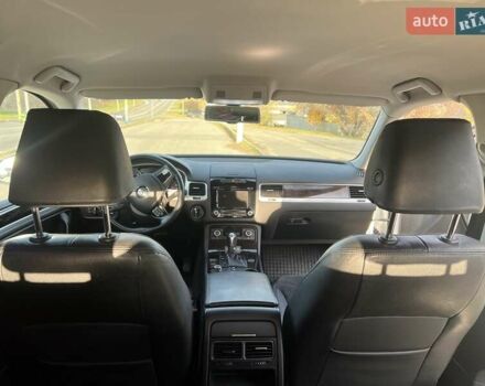 Белый Фольксваген Туарег, объемом двигателя 2.46 л и пробегом 169 тыс. км за 25555 $, фото 19 на Automoto.ua