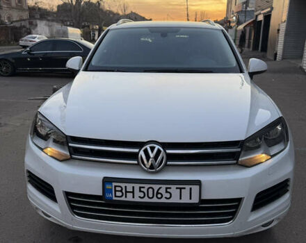 Білий Фольксваген Туарег, об'ємом двигуна 2.97 л та пробігом 231 тис. км за 17999 $, фото 4 на Automoto.ua