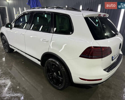 Белый Фольксваген Туарег, объемом двигателя 2.97 л и пробегом 370 тыс. км за 15499 $, фото 6 на Automoto.ua