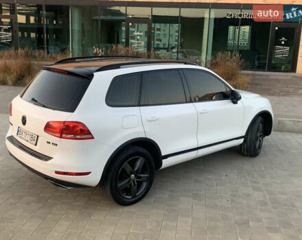 Белый Фольксваген Туарег, объемом двигателя 3 л и пробегом 330 тыс. км за 22000 $, фото 9 на Automoto.ua