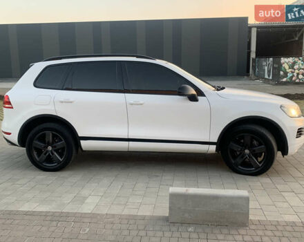 Белый Фольксваген Туарег, объемом двигателя 3 л и пробегом 330 тыс. км за 22000 $, фото 5 на Automoto.ua