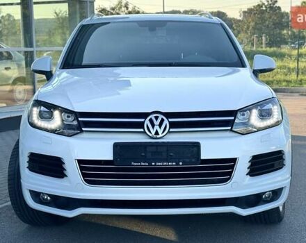 Белый Фольксваген Туарег, объемом двигателя 4.13 л и пробегом 128 тыс. км за 29000 $, фото 2 на Automoto.ua