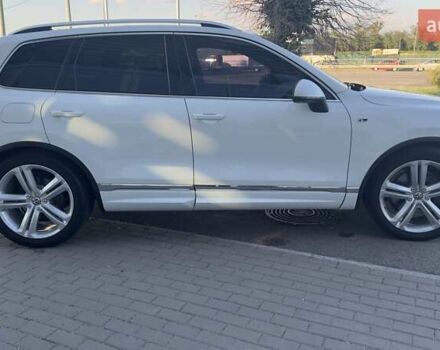 Белый Фольксваген Туарег, объемом двигателя 4.13 л и пробегом 128 тыс. км за 29000 $, фото 9 на Automoto.ua