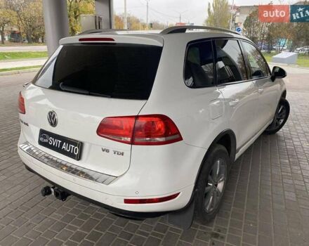 Белый Фольксваген Туарег, объемом двигателя 2.97 л и пробегом 209 тыс. км за 18000 $, фото 5 на Automoto.ua
