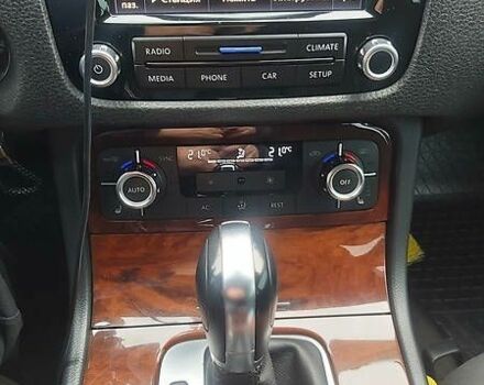 Белый Фольксваген Туарег, объемом двигателя 3 л и пробегом 208 тыс. км за 16000 $, фото 2 на Automoto.ua