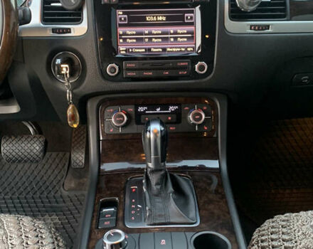 Белый Фольксваген Туарег, объемом двигателя 3 л и пробегом 330 тыс. км за 22000 $, фото 11 на Automoto.ua