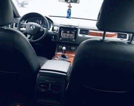 Белый Фольксваген Туарег, объемом двигателя 3 л и пробегом 330 тыс. км за 18000 $, фото 3 на Automoto.ua