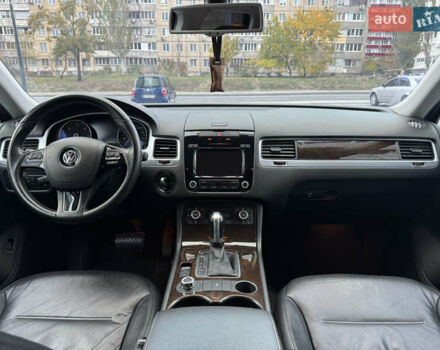 Белый Фольксваген Туарег, объемом двигателя 2.97 л и пробегом 209 тыс. км за 20500 $, фото 16 на Automoto.ua
