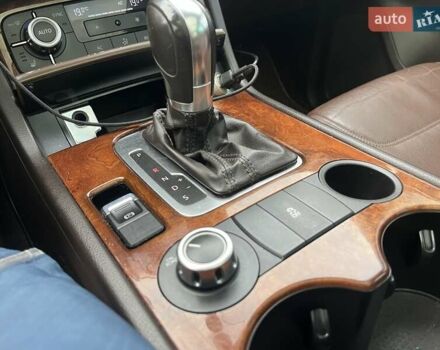 Білий Фольксваген Туарег, об'ємом двигуна 3.6 л та пробігом 272 тис. км за 17500 $, фото 17 на Automoto.ua