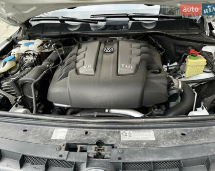 Білий Фольксваген Туарег, об'ємом двигуна 2.97 л та пробігом 307 тис. км за 18200 $, фото 16 на Automoto.ua