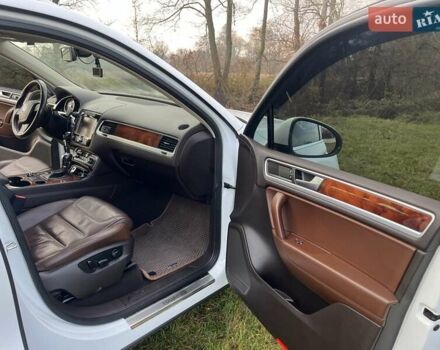 Білий Фольксваген Туарег, об'ємом двигуна 3.6 л та пробігом 272 тис. км за 17500 $, фото 6 на Automoto.ua