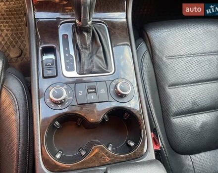 Белый Фольксваген Туарег, объемом двигателя 2.97 л и пробегом 244 тыс. км за 17000 $, фото 17 на Automoto.ua