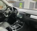 Белый Фольксваген Туарег, объемом двигателя 3 л и пробегом 259 тыс. км за 15999 $, фото 20 на Automoto.ua