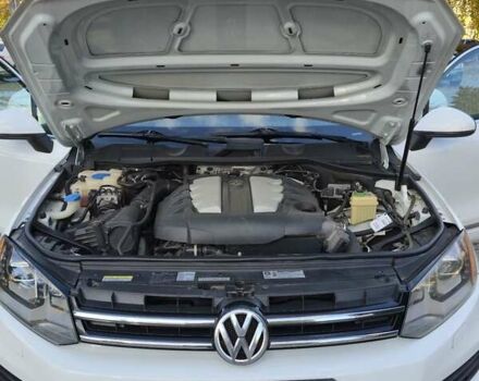 Белый Фольксваген Туарег, объемом двигателя 2.97 л и пробегом 290 тыс. км за 17500 $, фото 18 на Automoto.ua