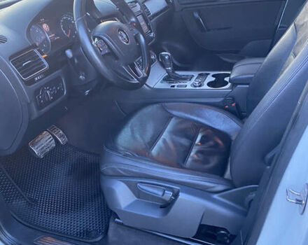 Білий Фольксваген Туарег, об'ємом двигуна 2.97 л та пробігом 259 тис. км за 17000 $, фото 8 на Automoto.ua