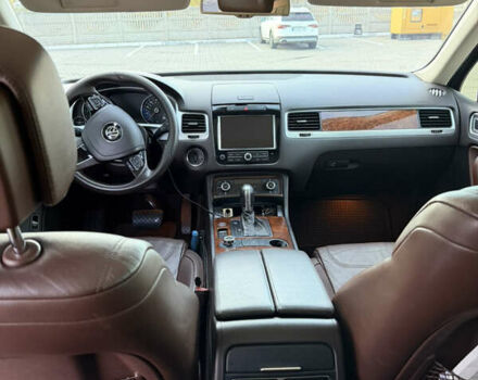 Білий Фольксваген Туарег, об'ємом двигуна 2.97 л та пробігом 265 тис. км за 17500 $, фото 13 на Automoto.ua