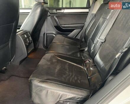 Белый Фольксваген Туарег, объемом двигателя 2.97 л и пробегом 209 тыс. км за 18000 $, фото 14 на Automoto.ua