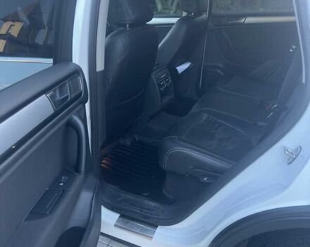 Белый Фольксваген Туарег, объемом двигателя 2.97 л и пробегом 195 тыс. км за 20500 $, фото 6 на Automoto.ua