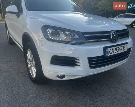 Белый Фольксваген Туарег, объемом двигателя 2.97 л и пробегом 244 тыс. км за 17000 $, фото 2 на Automoto.ua