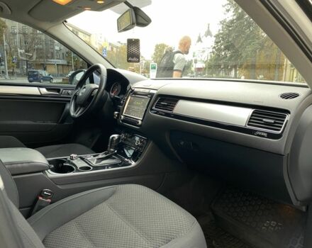 Білий Фольксваген Туарег, об'ємом двигуна 3 л та пробігом 235 тис. км за 14800 $, фото 15 на Automoto.ua